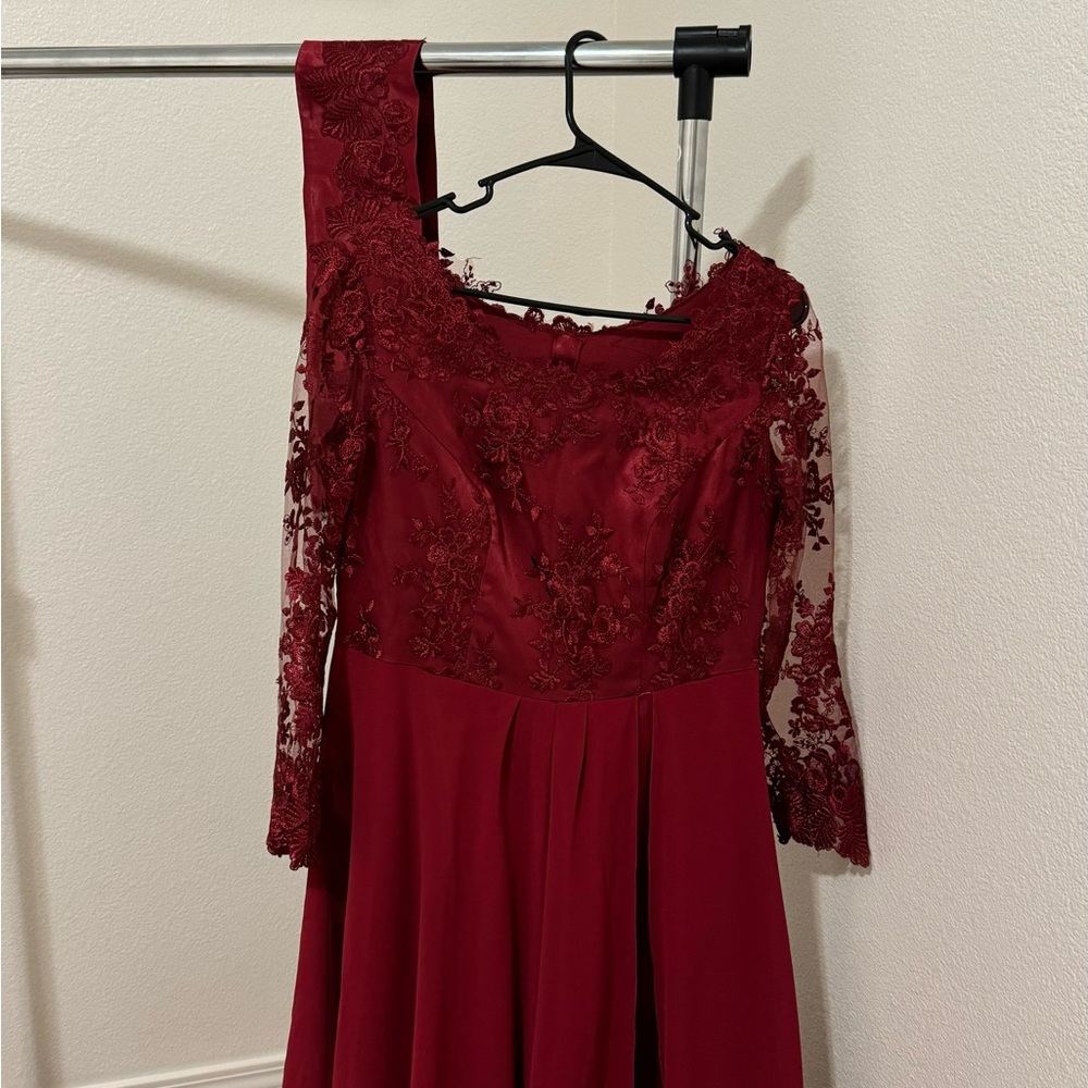 Elegant Burgundy Lace Evening Dress